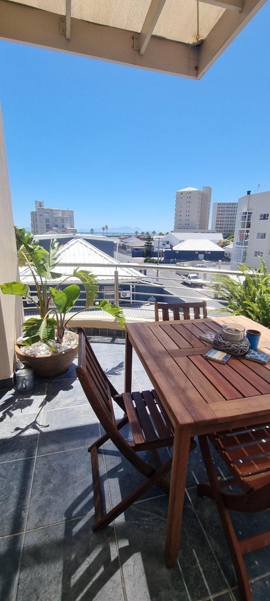 Ocean Escape Apartment Strand